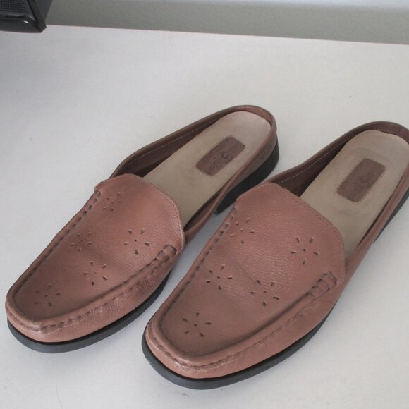 Duck Horn Womens Tan Leather Flat Loafer Mule - Size 8M - Picture 7 of 9